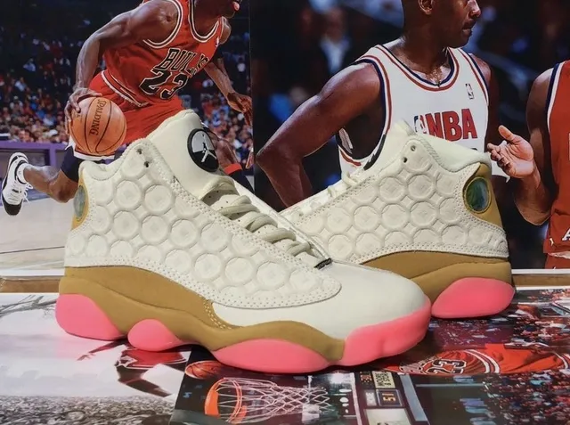 Chaussures de basketball Air Jordan 13 nid d'abeille crème or rose 5