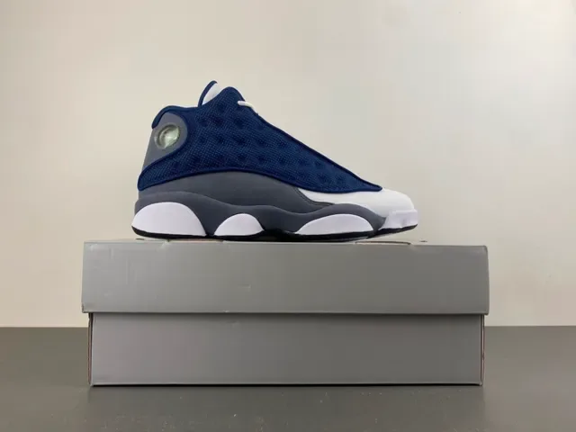 Air Jordan 13 Navy and White Tênis de Basquete 16