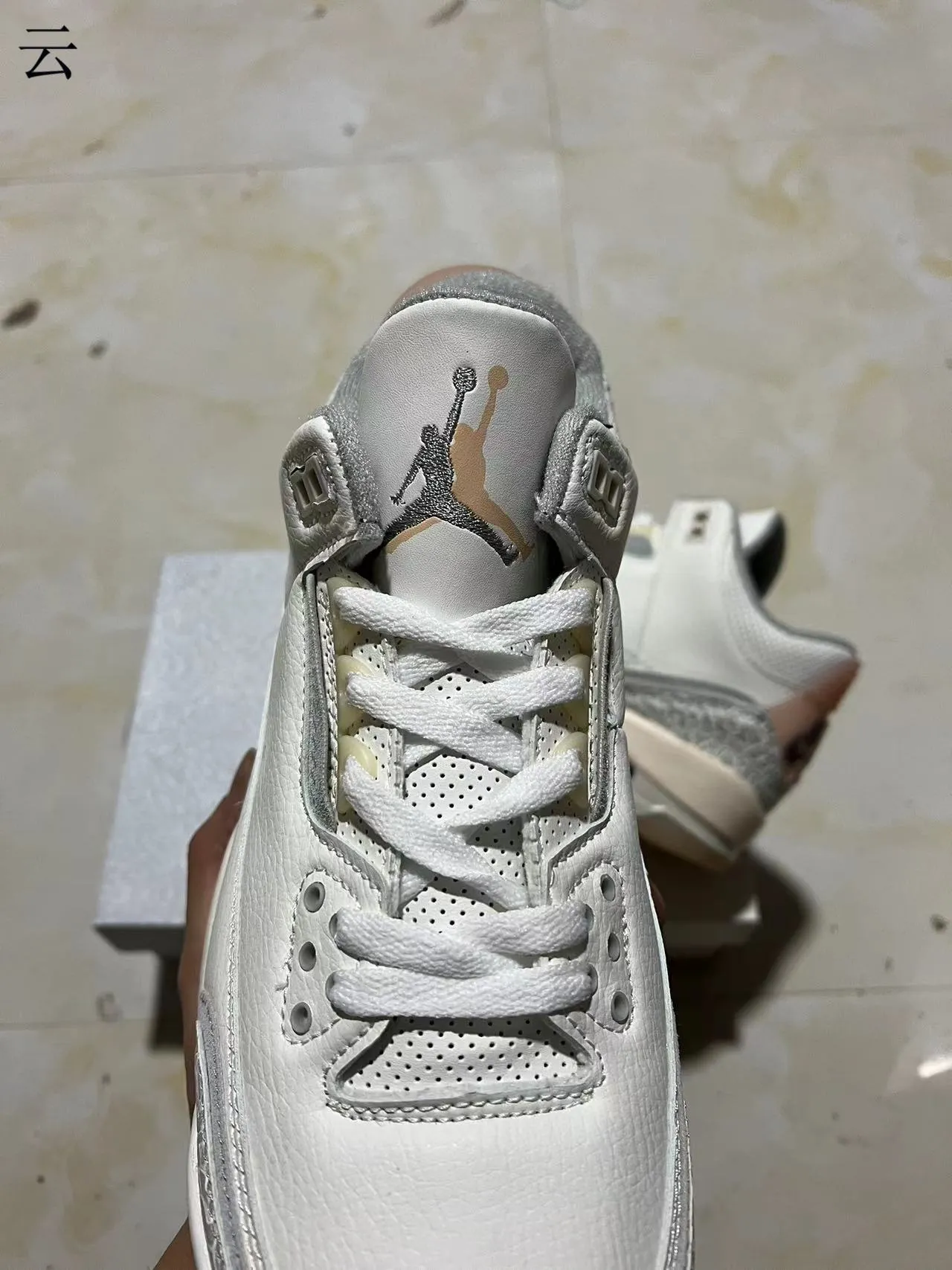 Zapatillas de baloncesto Air Jordan 3 blancas con estampado de elefante 4