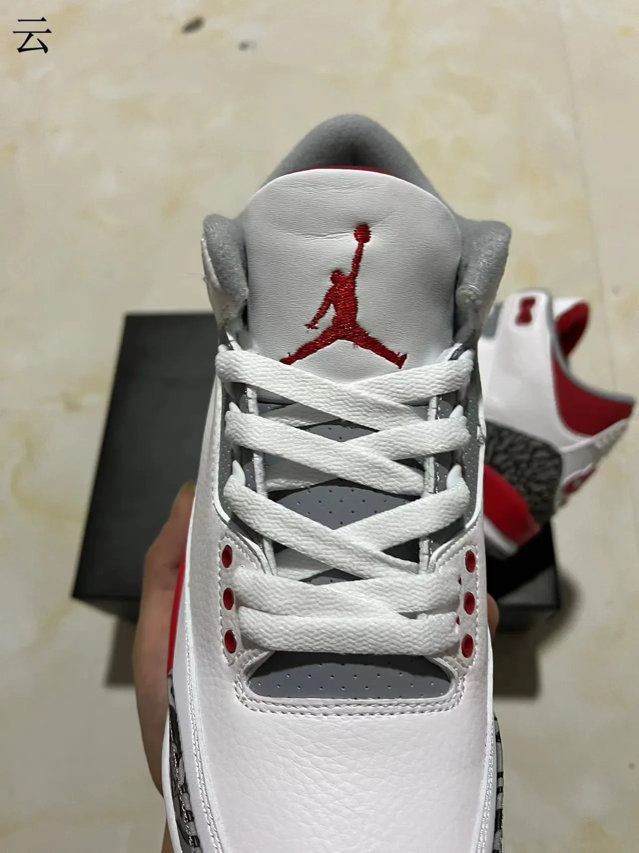 Air Jordan 3 白红爆裂纹篮球鞋 4