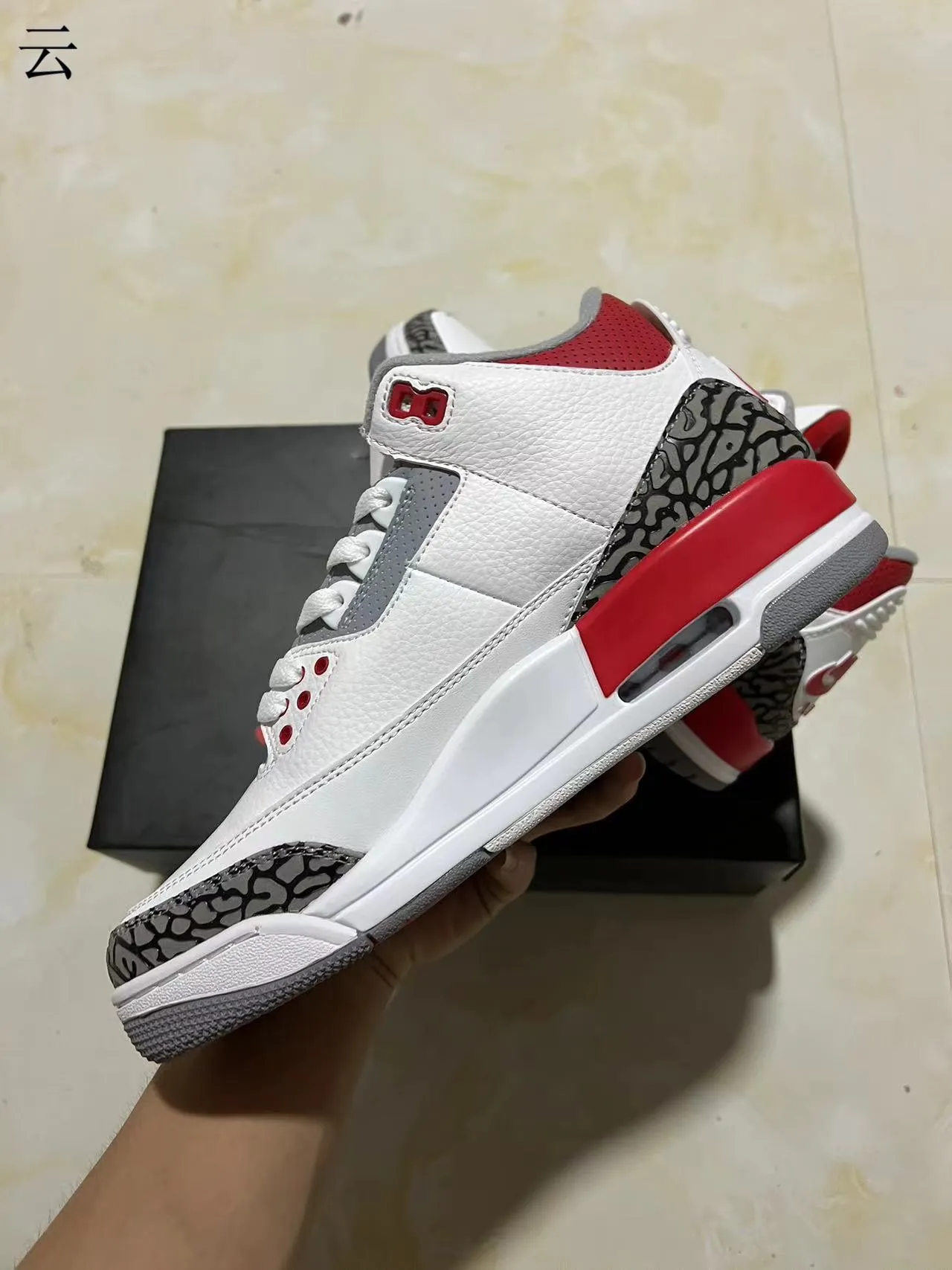 Air Jordan 3 白红爆裂纹篮球鞋 5