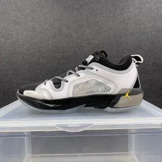 Air Jordan 37 সাদা কালো সোনালি বাস্কেটবল জুতো
