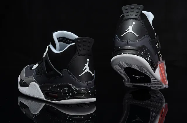 Air Jordan 4 黑灰白篮球鞋 2