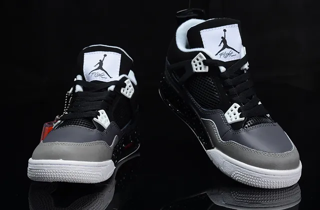 Air Jordan 4 黑灰白篮球鞋 3