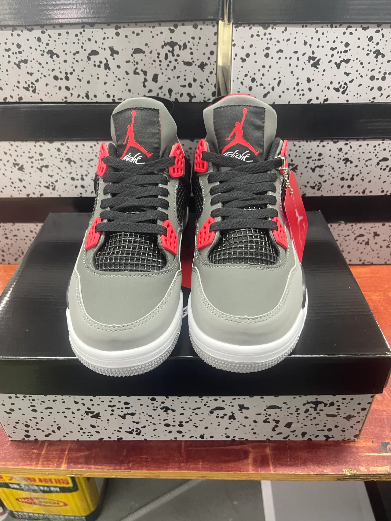 Zapatillas de baloncesto Air Jordan 4 gris negro rojo 3