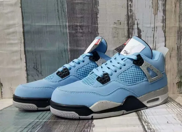Zapatillas de baloncesto de caña alta Air Jordan 4 de gamuza y malla azul claro 3