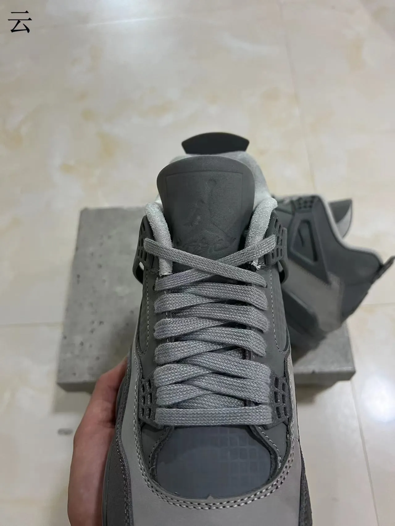 Air Jordan 4 حذاء كرة السلة أحادي اللون رمادي 4