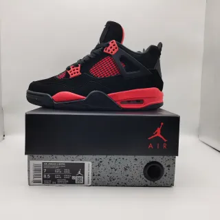 Tênis de basquete Air Jordan 4 Retro preto e vermelho universitário