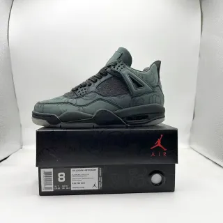 Air Jordan 4 Retro KAWS काला/काला-पारदर्शी-चमकदार बास्केटबॉल जूते