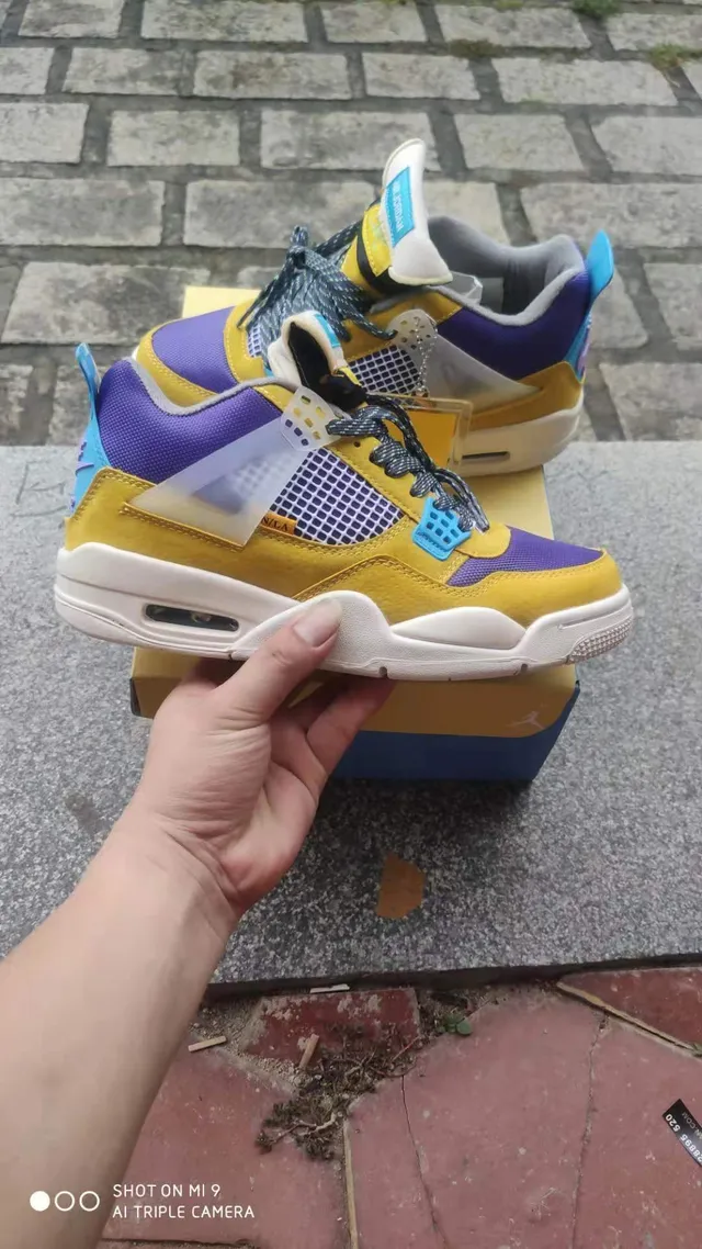 حذاء كرة السلة Air Jordan 4 Retro أصفر بنفسجي سماوي 4