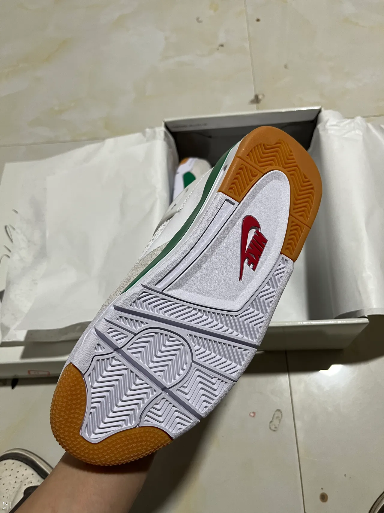 Tênis de basquete Air Jordan 4 branco verde goma 5