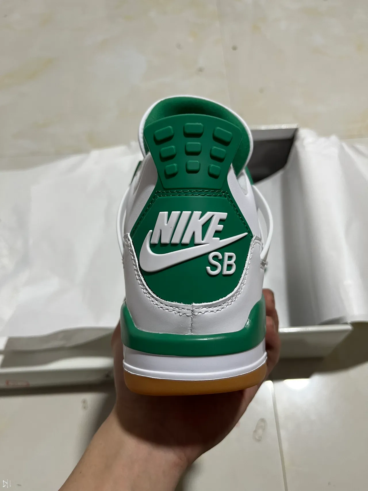 Tênis de basquete Air Jordan 4 branco verde goma 6