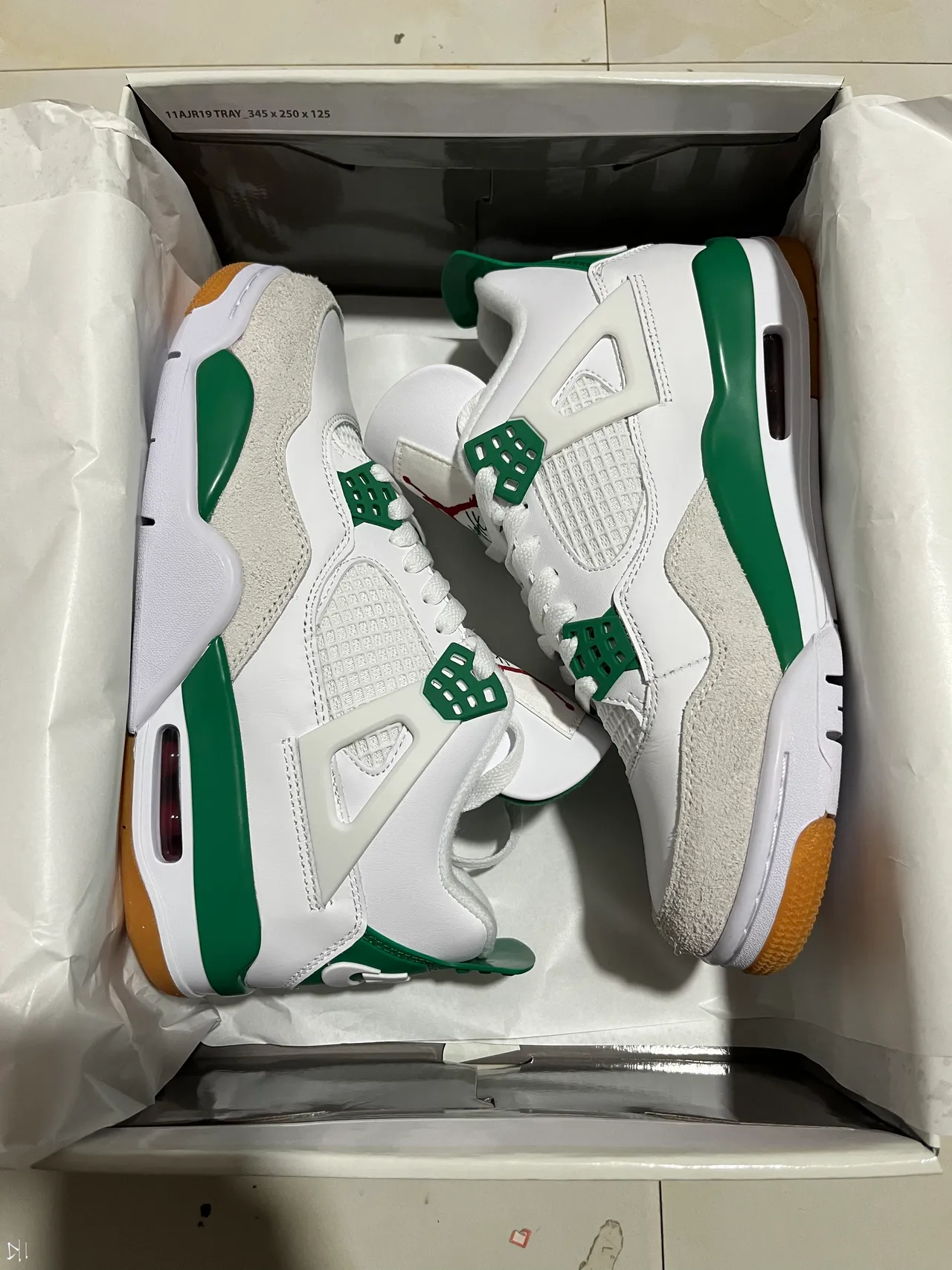 Tênis de basquete Air Jordan 4 branco verde goma 7