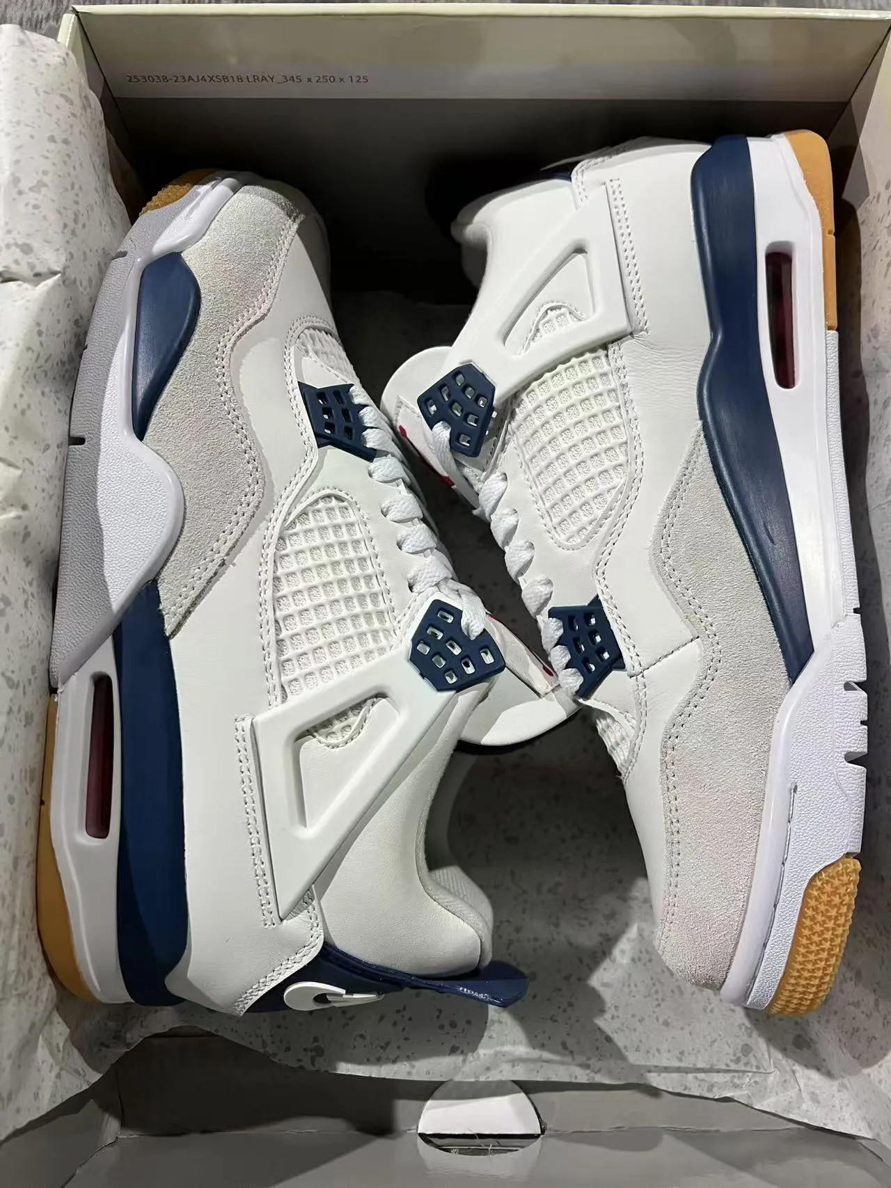 Air Jordan 4 白色海军蓝生胶底篮球鞋 10