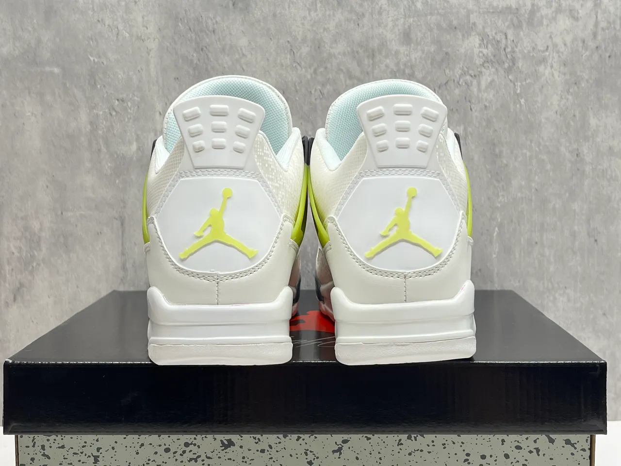 Air Jordan 4 أحذية كرة السلة أبيض أصفر نيون أسود 5