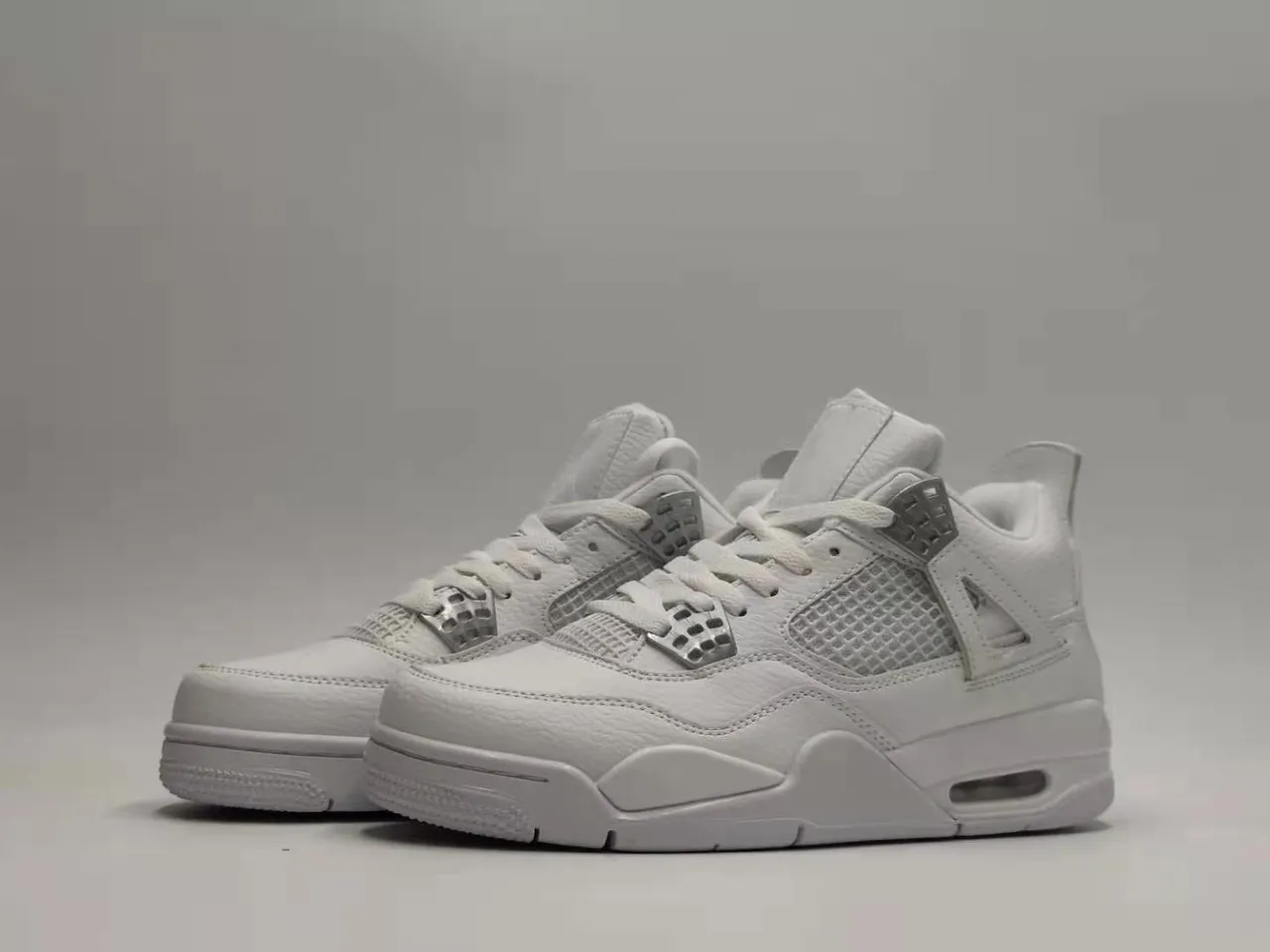 Chaussures de basketball Air Jordan 4 blanc et argent 3