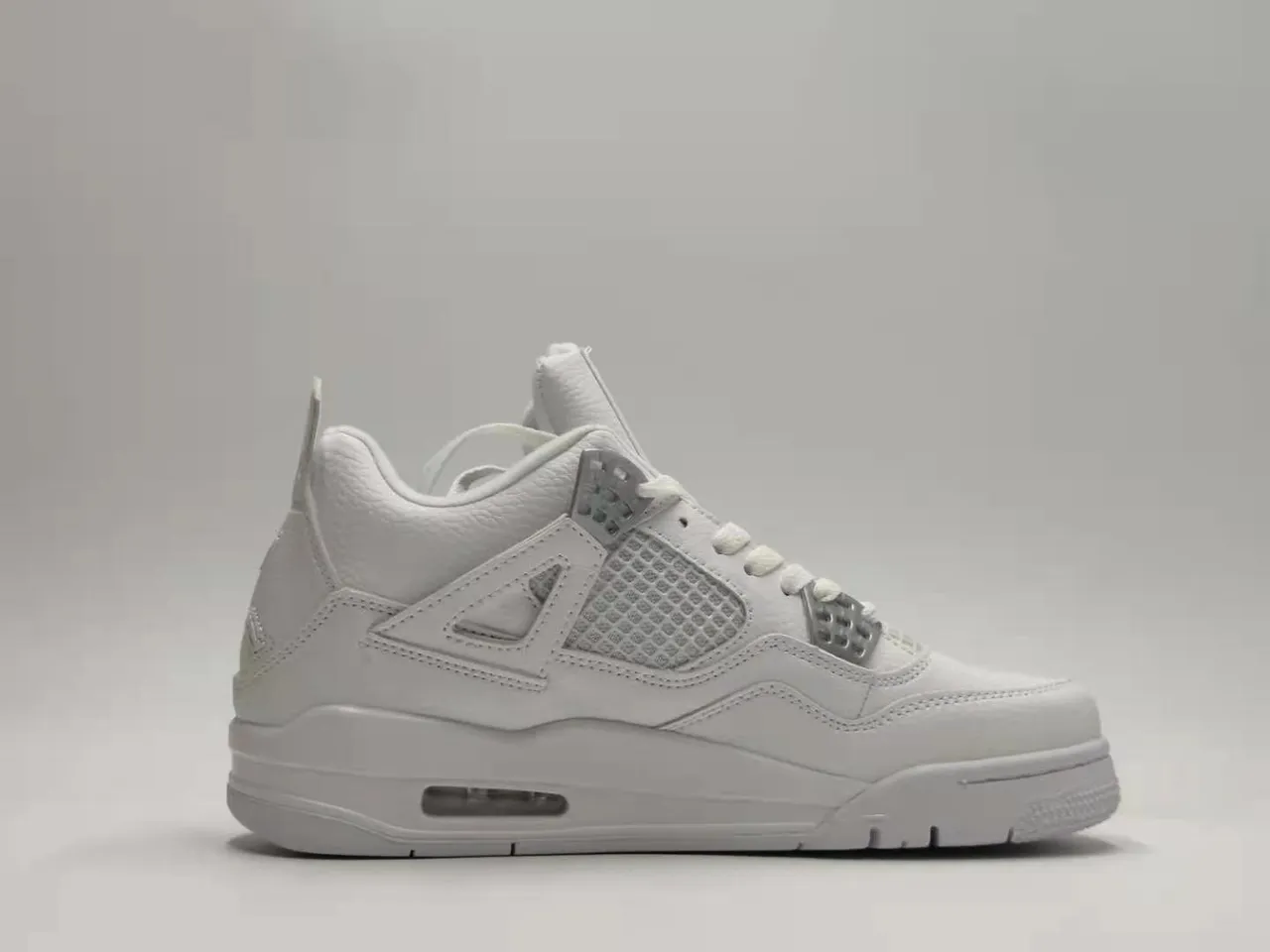 Chaussures de basketball Air Jordan 4 blanc et argent 5