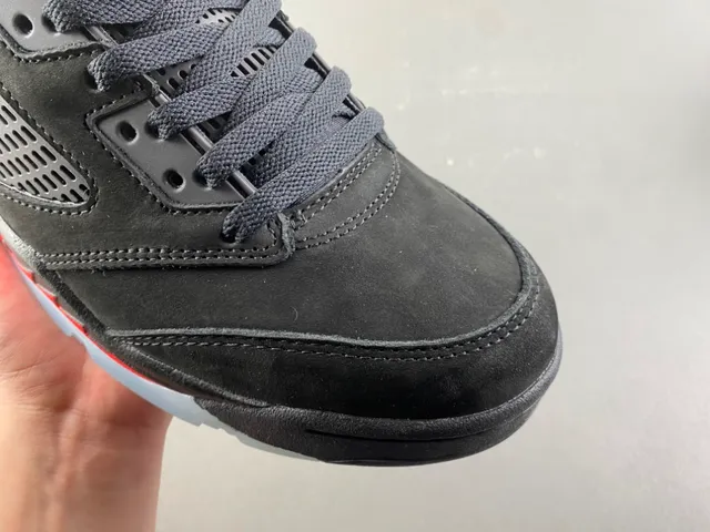 Zapatillas de baloncesto Air Jordan 5 negro y rojo con rayo 2