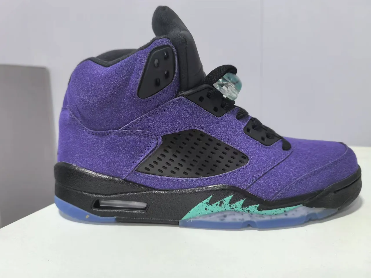 Zapatillas de baloncesto Air Jordan 5 morado, negro y verde azulado translúcidas 5