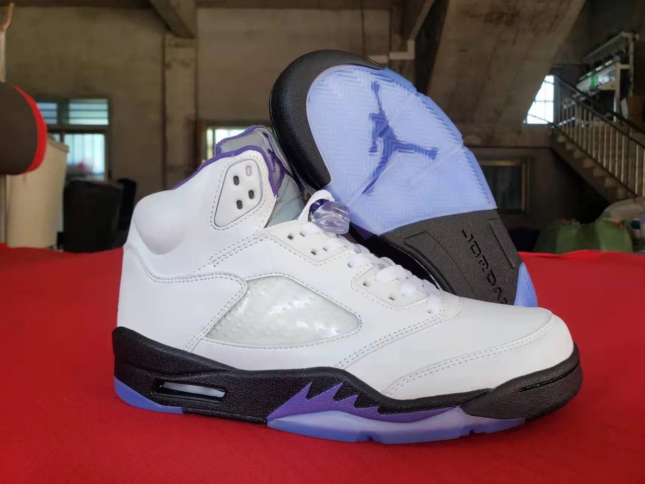 Air Jordan 5 أبيض بنفسجي أسود أحذية كرة السلة 2