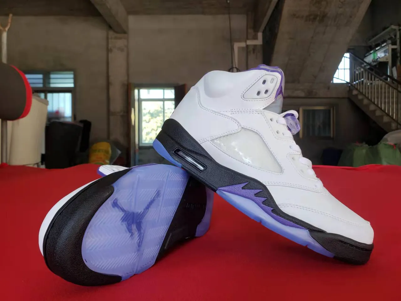 Air Jordan 5 أبيض بنفسجي أسود أحذية كرة السلة 4