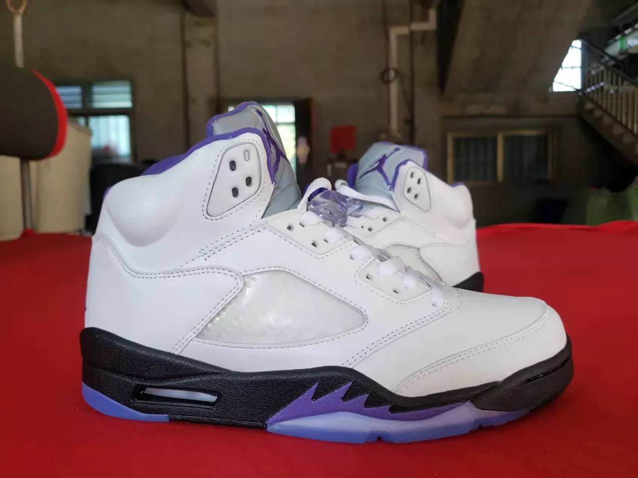 Air Jordan 5 أبيض بنفسجي أسود أحذية كرة السلة 5