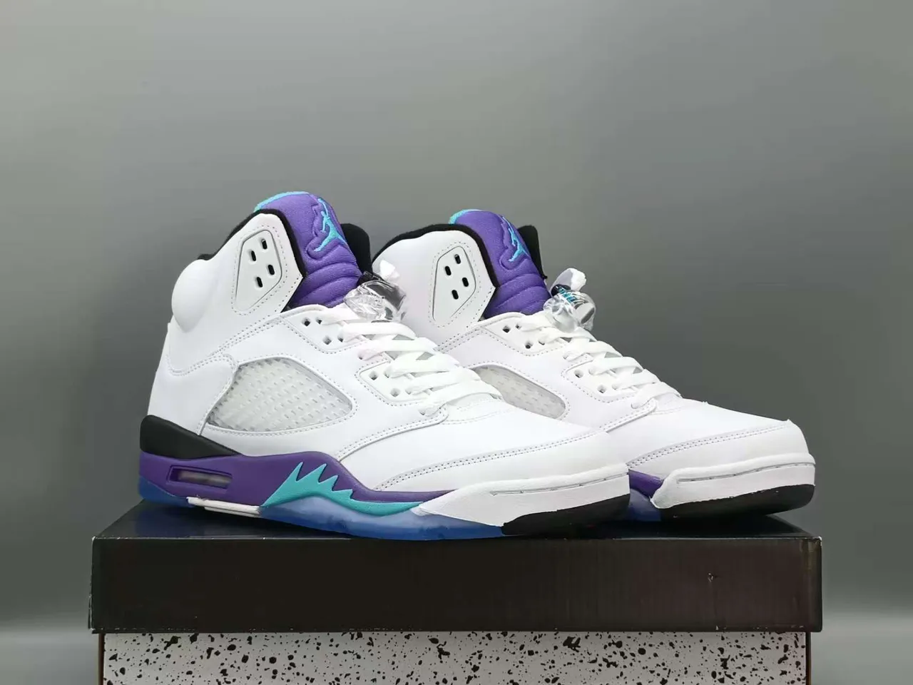 Zapatillas de baloncesto Air Jordan 5 blanco, morado y verde azulado 2