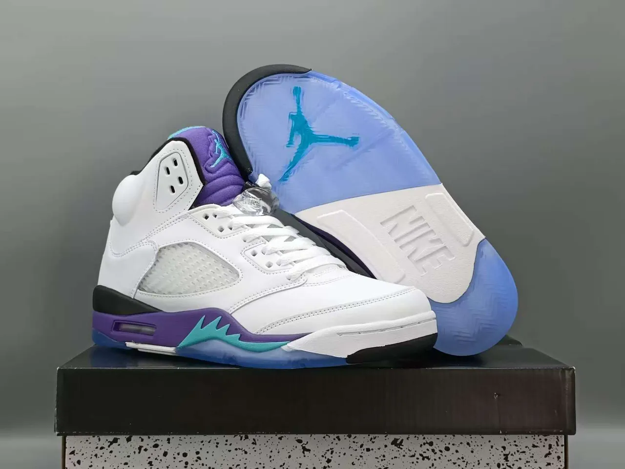 Zapatillas de baloncesto Air Jordan 5 blanco, morado y verde azulado 3