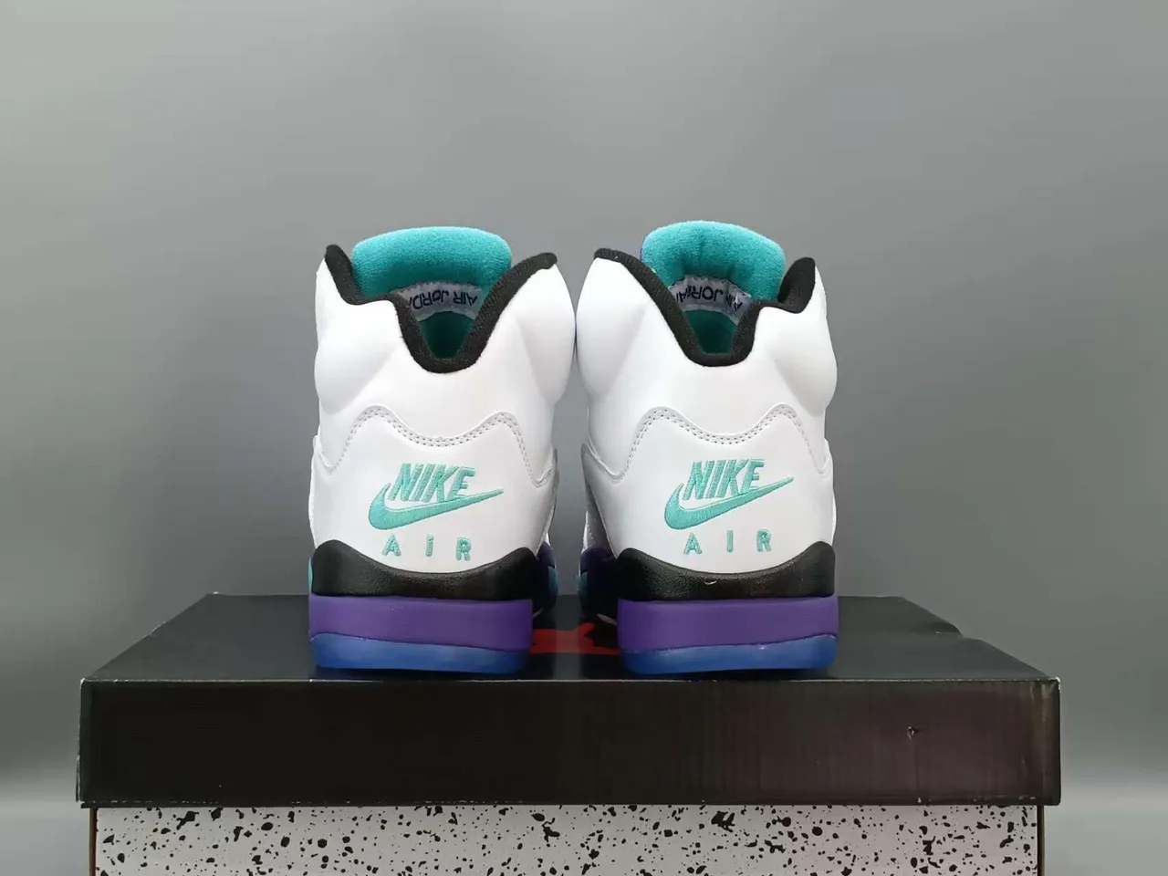 Zapatillas de baloncesto Air Jordan 5 blanco, morado y verde azulado 5