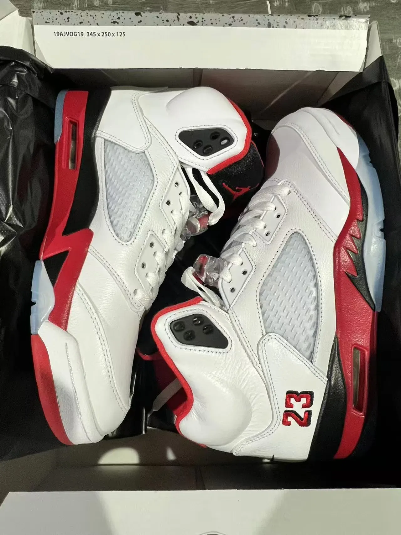 Air Jordan 5 أبيض أحمر أسود أحذية كرة السلة 3