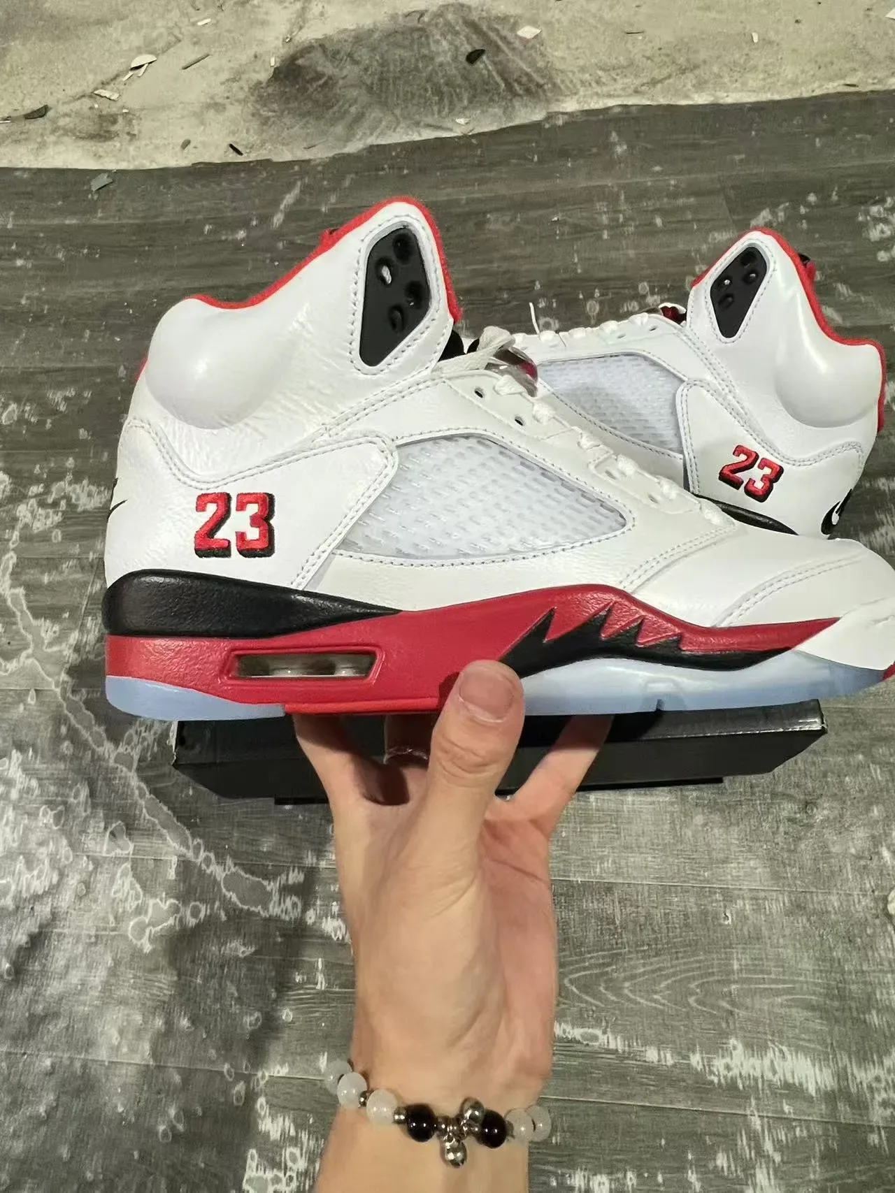Air Jordan 5 أبيض أحمر أسود أحذية كرة السلة 5