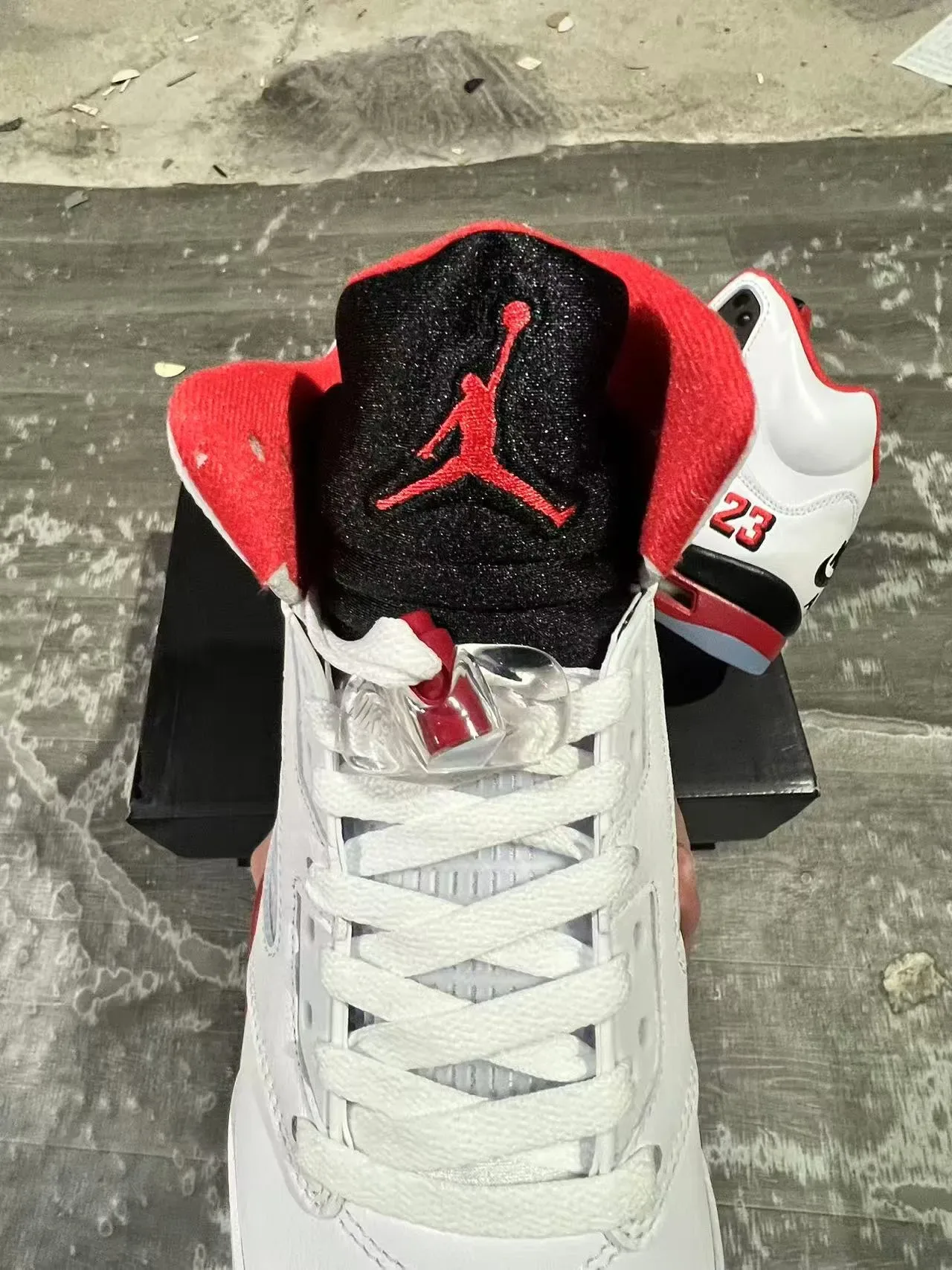 Air Jordan 5 أبيض أحمر أسود أحذية كرة السلة 8
