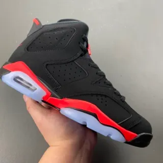 Zapatillas de baloncesto Air Jordan 6 negro y rojo con Air visible