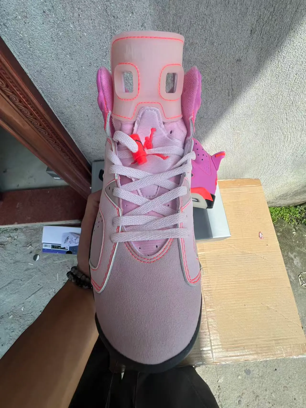Air Jordan 6 粉橙灰篮球鞋 3