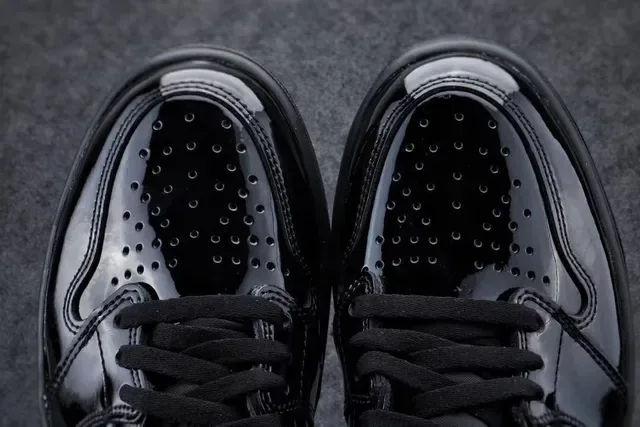 Air Jordan Tênis de Basquete Preto e Dourado Couro Patentado Brilhante com Acentos Metálicos 4