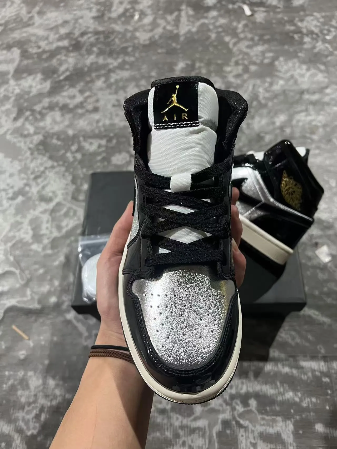 Air Jordan Chaussures de Basketball Noir Argenté Hautes Brillantes Cuir Patent 3