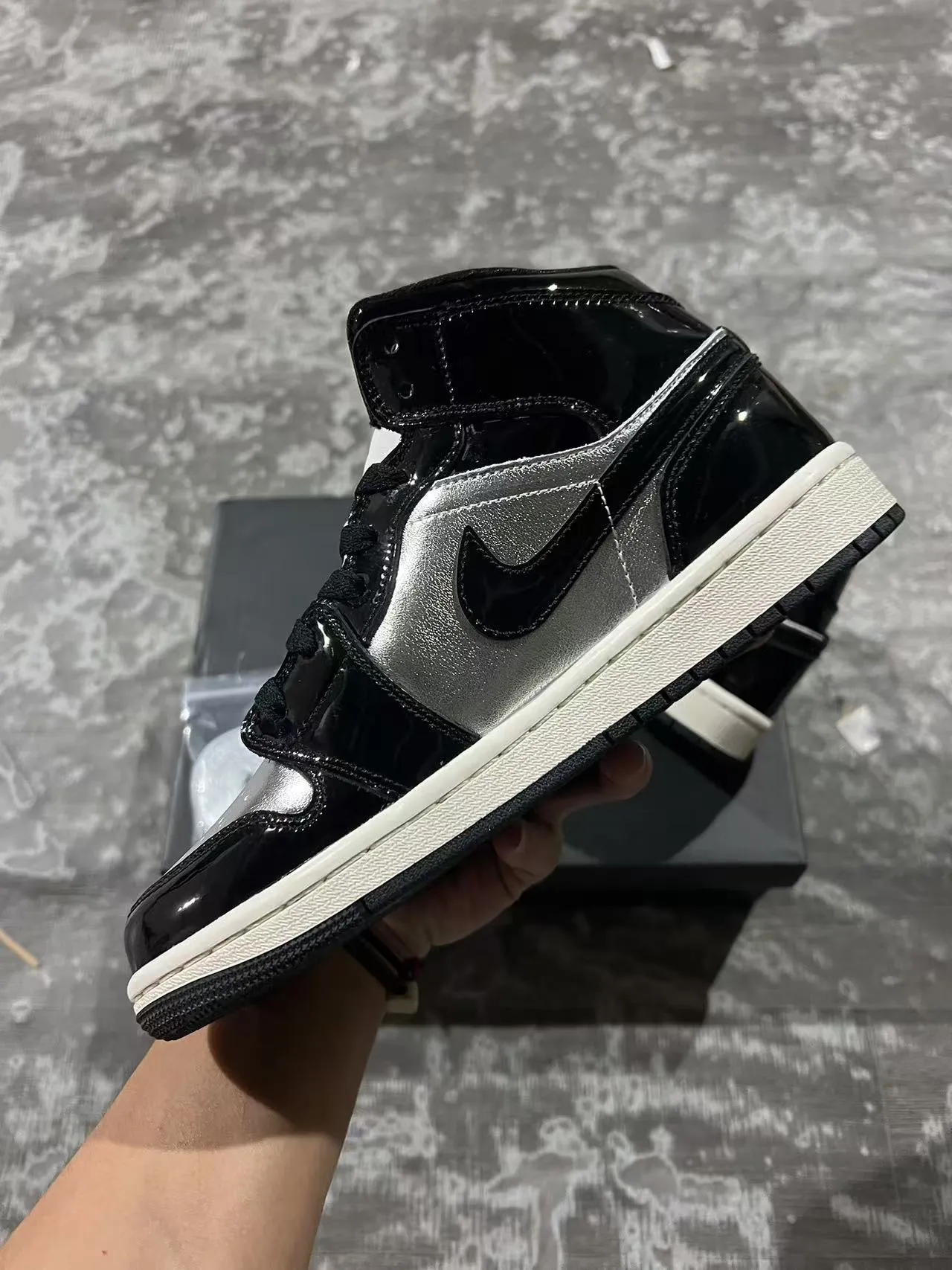 Air Jordan Chaussures de Basketball Noir Argenté Hautes Brillantes Cuir Patent 5