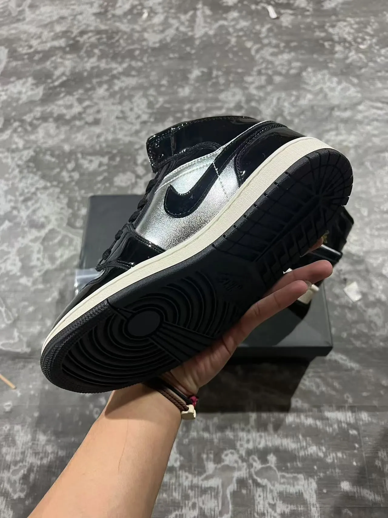 Air Jordan Chaussures de Basketball Noir Argenté Hautes Brillantes Cuir Patent 6