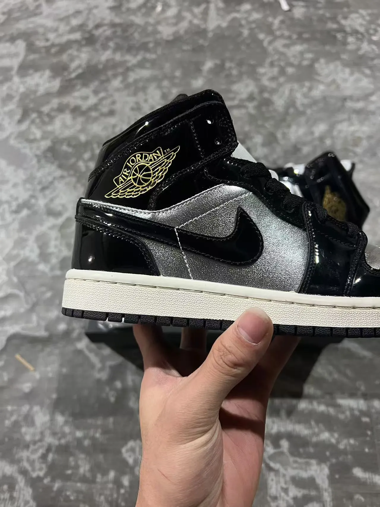 Air Jordan Chaussures de Basketball Noir Argenté Hautes Brillantes Cuir Patent 7