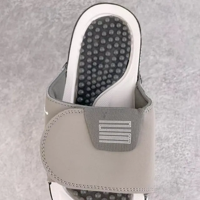 Chinelos slide Air Jordan Hydro 7 cinza brilhante 2