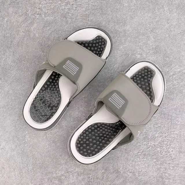 Chinelos slide Air Jordan Hydro 7 cinza brilhante 3