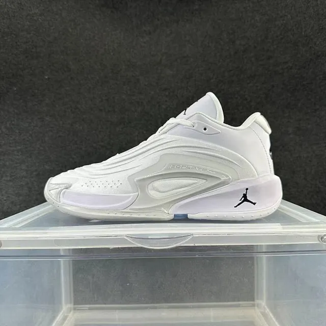Air Jordan ISOPULSE White Gray Basketball Shoes 2