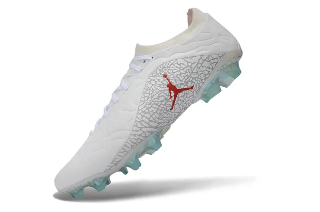 Chaussures de football pour terrain sec Air Jordan Phantom GT à imprimé éléphant blanc 3