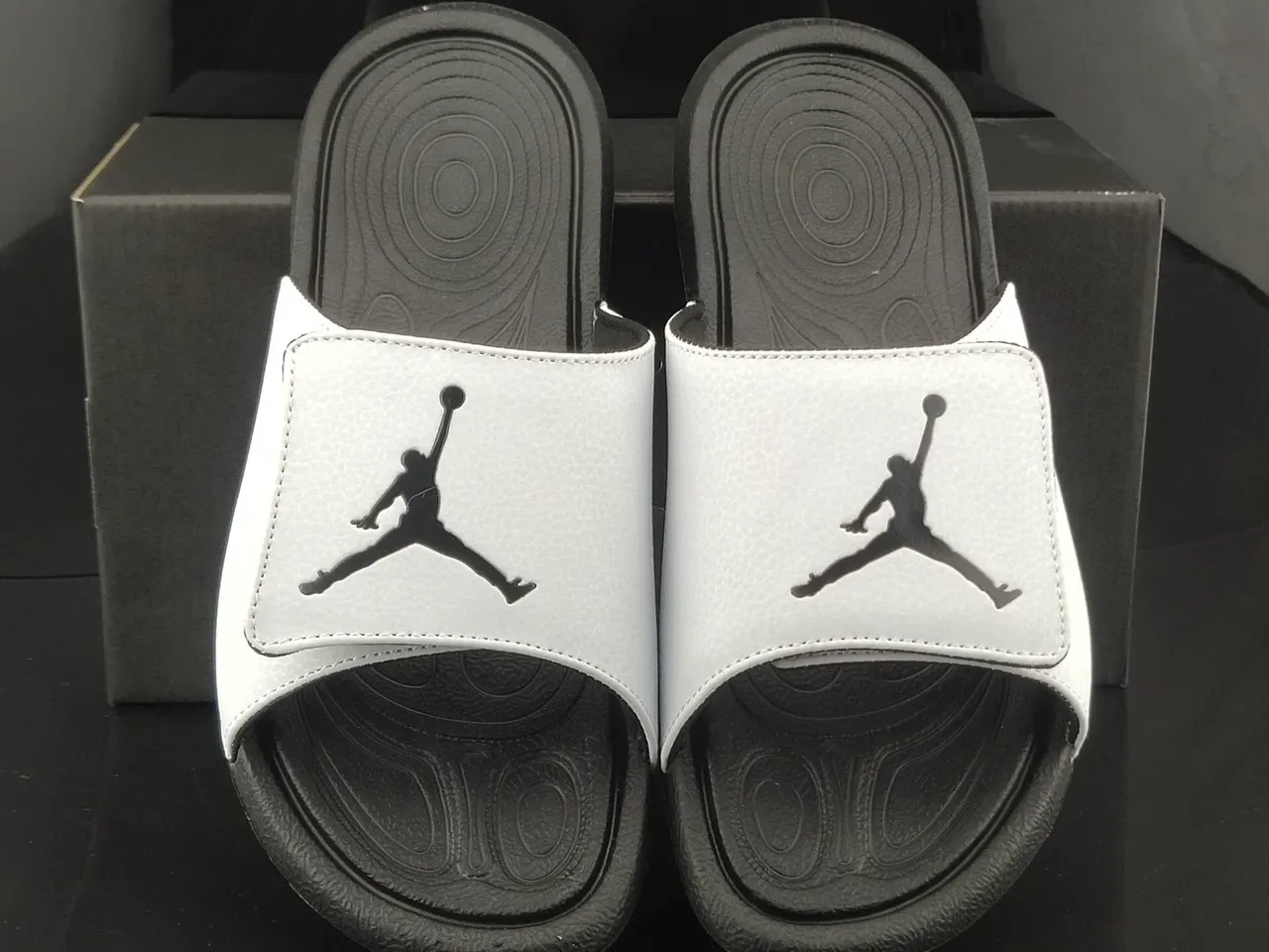 Air Jordan Slide النعال الأبيض والأسود 5