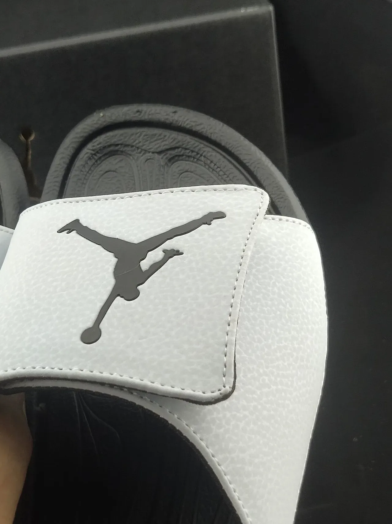 Air Jordan Slide النعال الأبيض والأسود 6