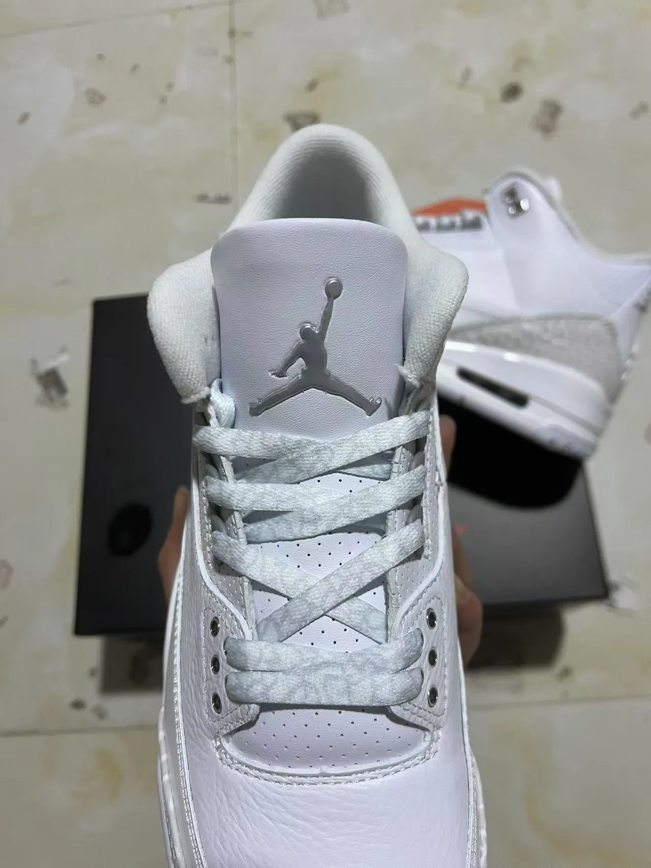 Air Jordan সাদা ধূসর হাই টপ হাতি প্রিন্ট বাস্কেটবল জুতা 4