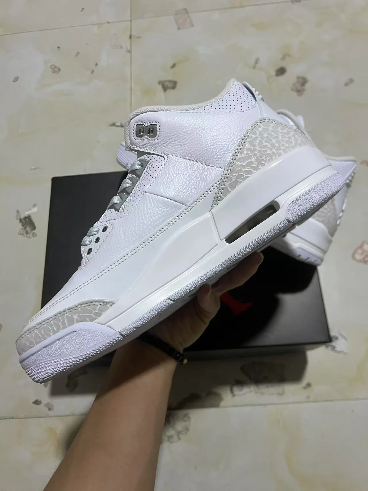 Air Jordan সাদা ধূসর হাই টপ হাতি প্রিন্ট বাস্কেটবল জুতা 5
