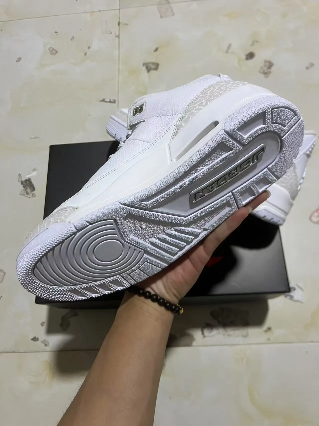 Air Jordan সাদা ধূসর হাই টপ হাতি প্রিন্ট বাস্কেটবল জুতা 6