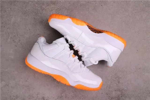 Air Jordan Chaussures de Basket Blanc et Orange Low-Top Cuir Patenté Toe Cap 6