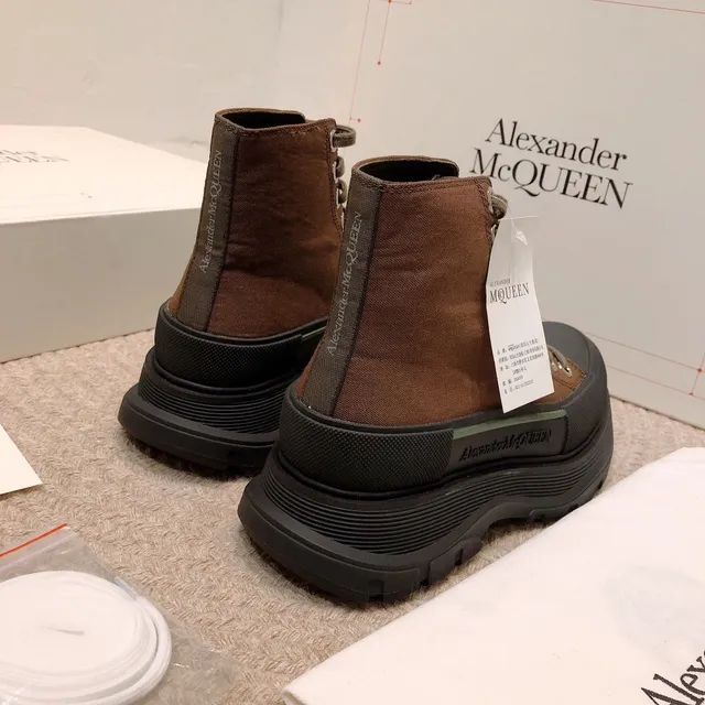 Alexander McQueen oversized স্নিকার বাদামি ক্যানভাস গোড়ালি বুট 2